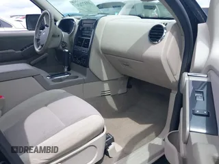 2007 Ford Explorer XLT z VIN 1FMEU73E67UB85924, wystawiony jako IAAI lot #39377653 z przebiegiem 221 298 mil mil oraz . Historia ofert i sprzedaży dostępna na DreamBid. Obrazek 5.
