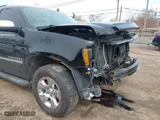 2009 Chevrolet Suburban LTZ with VIN 1GNFK36319R241721, listed as a IAAI auction lot 41822296 with 146,069 mi miles. Bid and sale history available at carsss.com. Image 6.