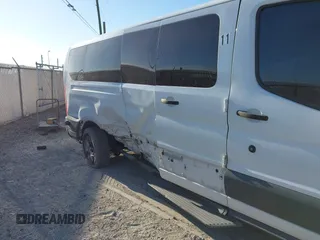 2017 Ford Transit XL z VIN 1FBZX2ZM5HKA20740, wystawiony jako IAAI lot #41144911 z przebiegiem 201 936 mil mil oraz . Historia ofert i sprzedaży dostępna na DreamBid. Obrazek 6.