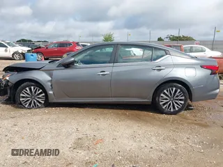 2023 Nissan Altima SV z VIN 1N4BL4DV9PN329053, wystawiony jako IAAI lot #42373968 z przebiegiem 50 729 mil mil oraz . Historia ofert i sprzedaży dostępna na DreamBid. Obrazek 14.