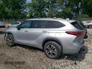 2021 Toyota Highlander XLE with VIN 5TDGZRBH0MS138927, listed as a Copart auction lot 61355215 with 54,864 mi miles and Salvage title. Bid and sale history available at DreamBid. Image 2.