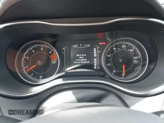 2019 Jeep Cherokee Latitude Plus с VIN 1C4PJMLB6KD355718, выставлен на аукционе IAAI как лот 42209813 с пробегом 101 773 миль миль и . История ставок и продаж доступна на DreamBid. Изображение 7.