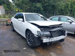 2018 Chrysler 300 S z VIN 2C3CCABT5JH117852, wystawiony jako IAAI lot #42315572 z przebiegiem 100 193 mil mil oraz . Historia ofert i sprzedaży dostępna na DreamBid. Obrazek 1.