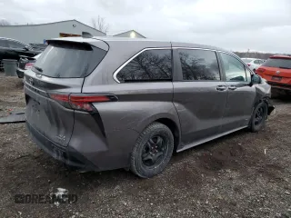 2021 Toyota Sienna XLE with VIN 5TDGSKFC9MS020952, listed as a Copart auction lot 82674544 with 71,333 mi miles and Salvage Title. Bid and sale history available at carsss.com. Image 3.