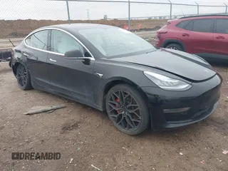 2020 Tesla Model 3 Performance z VIN 5YJ3E1EC1LF742792, wystawiony jako IAAI lot #41541798 z przebiegiem 71 083 mil mil oraz . Historia ofert i sprzedaży dostępna na DreamBid. Obrazek 1.