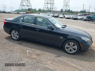 2010 BMW 5 Series 528i xDrive z VIN WBANV1C57AC446082, wystawiony jako IAAI lot #42409166 z przebiegiem 128 839 mil mil oraz . Historia ofert i sprzedaży dostępna na DreamBid. Obrazek 1.