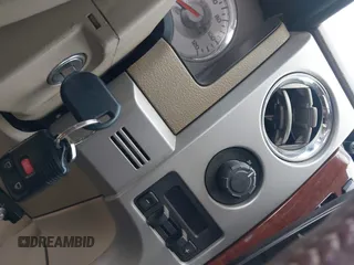2009 Ford F-150 XL с VIN 1FTPW14VX9KB90058, выставлен на аукционе IAAI как лот 42608936 с пробегом 200 050 миль миль и . История ставок и продаж доступна на DreamBid. Изображение 11.
