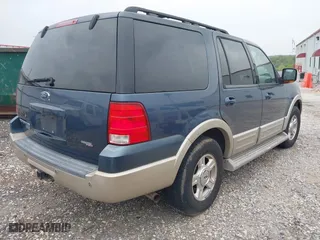 2005 Ford Expedition Eddie Bauer with VIN 1FMFU17525LA87052, listed as a IAAI auction lot 42042940 with 226,105 mi miles. Bid and sale history available at carsss.com. Image 4.