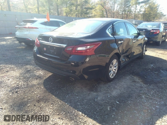 2018 Nissan Altima 2.5 SR with VIN 1N4AL3AP5JC471611, listed as a IAAI auction lot 41704535 with 60,027 mi miles. Bid and sale history available at carsss.com. Image 4.