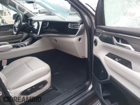 2022 Jeep Wagoneer Series III with VIN 1C4SJVDT8NS151011, listed as a IAAI auction lot 41504604 with 54,212 mi miles and . Bid and sale history available at DreamBid. Image 5.