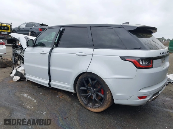 2022 Land Rover Range Rover Sport SVR z VIN SALWZ2RE8NA799627, wystawiony jako IAAI lot #41951653 z przebiegiem 29 265 mil mil oraz . Historia ofert i sprzedaży dostępna na DreamBid. Obrazek 3.