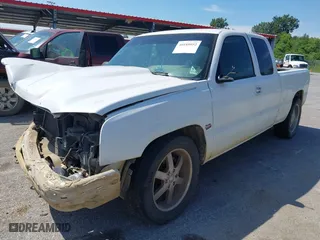2006 Chevrolet Silverado 1500 LT1 with VIN 1GCEC19V46Z210980, listed as a IAAI auction lot 40189952 with 228,543 mi miles. Bid and sale history available at carsss.com. Image 2.