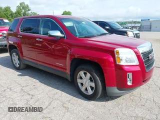 2013 GMC Terrain SLE z VIN 2GKALMEK3D6174790, wystawiony jako IAAI lot #42370604 z przebiegiem 139 010 mil mil oraz . Historia ofert i sprzedaży dostępna na DreamBid. Obrazek 1.