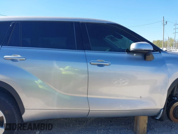 2021 Toyota Highlander L with VIN 5TDZZRAH9MS533683, listed as a IAAI auction lot 41788553 with 31,564 mi miles and . Bid and sale history available at DreamBid. Image 14.