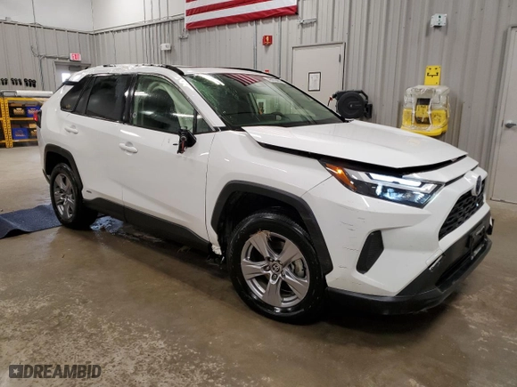 2022 Toyota RAV4 Hybrid XLE with VIN JTMRWRFV0ND140546, listed as a Copart auction lot 46053405 with 26,011 mi miles and Salvage Title. Bid and sale history available at carsss.com. Image 4.