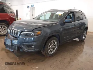 2020 Jeep Cherokee Latitude Plus with VIN 1C4PJLLB8LD561134, listed as a IAAI auction lot 41575062 with 30,780 mi miles. Bid and sale history available at carsss.com. Image 2.