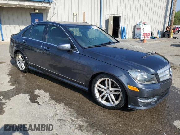 2013 Mercedes-Benz C 300 Sport z VIN WDDGF8AB2DR269765, wystawiony jako Copart lot #53187405 z przebiegiem Nie podano mil oraz Szkoda całkowita • Salvage title. Historia ofert i sprzedaży dostępna na DreamBid. Obrazek 4.