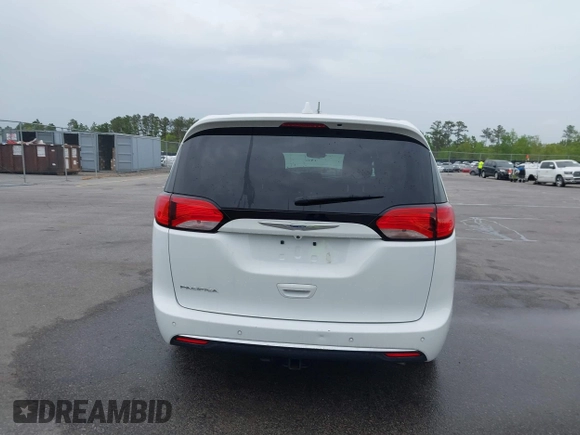 2020 Chrysler Pacifica Touring with VIN 2C4RC1FG4LR135808, listed as a IAAI auction lot 41932205 with 152,073 mi miles and . Bid and sale history available at DreamBid. Image 16.