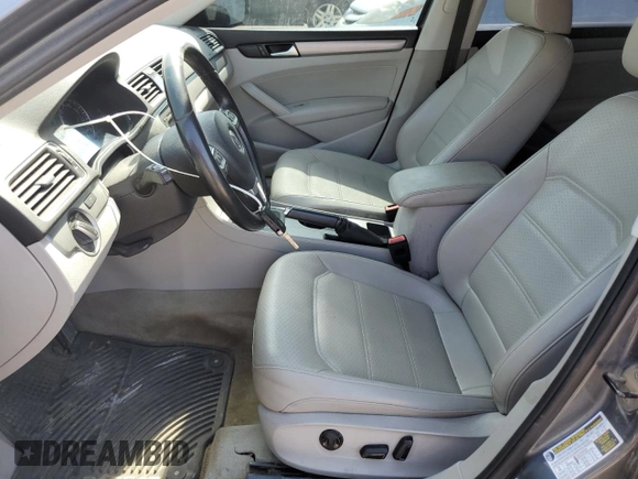 2014 Volkswagen Passat SE z VIN 1VWBN7A30EC078471, wystawiony jako Copart lot #60243135 z przebiegiem 96 862 mil mil oraz Szkoda całkowita • Salvage title. Historia ofert i sprzedaży dostępna na DreamBid. Obrazek 7.