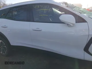 2024 Chevrolet Blazer EV eAWD LT z VIN 3GNKDBRJXRS260469, wystawiony jako IAAI lot #41810207 z przebiegiem 5356 mil mil oraz . Historia ofert i sprzedaży dostępna na DreamBid. Obrazek 13.
