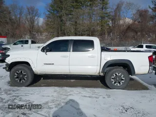 2019 Toyota Tacoma SR z VIN 5TFCZ5AN9KX178090, wystawiony jako IAAI lot #41155337 z przebiegiem 115 265 mil mil oraz . Historia ofert i sprzedaży dostępna na DreamBid. Obrazek 14.