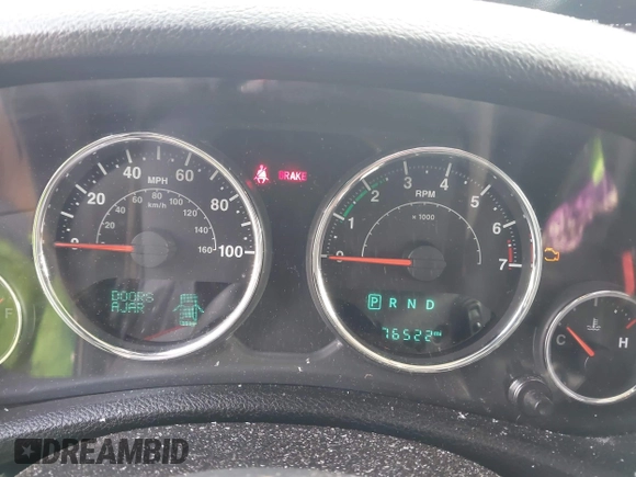 2016 Jeep Wrangler Unlimited Sport z VIN 1C4BJWDG4GL226180, wystawiony jako IAAI lot #42419561 z przebiegiem 76 522 mil mil oraz . Historia ofert i sprzedaży dostępna na DreamBid. Obrazek 7.