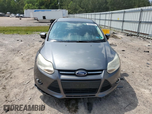 2013 Ford Focus SE z VIN 1FADP3F26DL344904, wystawiony jako Copart lot #59965505 z przebiegiem 162 202 mil mil oraz Czysty tytuł • Clean title. Historia ofert i sprzedaży dostępna na DreamBid. Obrazek 5.