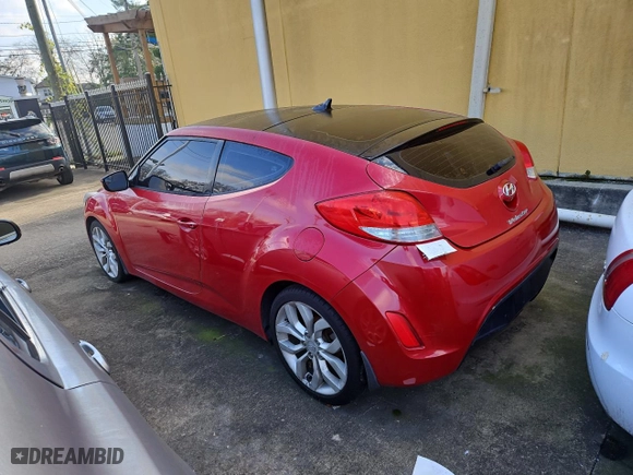 2015 Hyundai Veloster with VIN KMHTC6AD0FU238274, listed as a Copart auction lot 82464584 with 14,312 mi miles and Clean Title. Bid and sale history available at carsss.com. Image 3.