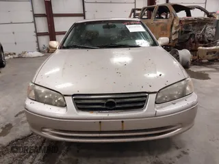 2001 Toyota Camry CE with VIN 4T1BG22K61U095586, listed as a IAAI auction lot 41336260 with 195,023 mi miles. Bid and sale history available at carsss.com. Image 6.