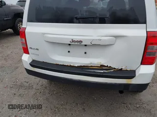 2014 Jeep Patriot Sport with VIN 1C4NJRBB1ED744101, listed as a IAAI auction lot 42009390 with 180,214 mi miles. Bid and sale history available at carsss.com. Image 18.