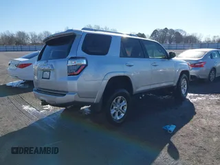 2018 Toyota 4Runner SR5 z VIN JTEBU5JR0J5534168, wystawiony jako IAAI lot #41388835 z przebiegiem 76 064 mil mil oraz . Historia ofert i sprzedaży dostępna na DreamBid. Obrazek 4.