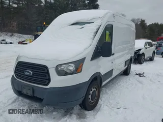 2016 Ford Transit Cargo z VIN 1FTYR2CM2GKA98918, wystawiony jako IAAI lot #41456987 z przebiegiem 51 290 mil mil oraz . Historia ofert i sprzedaży dostępna na DreamBid. Obrazek 2.