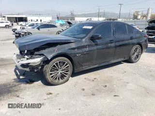 2022 BMW 5 Series 530e z VIN WBA13AG07NCK20150, wystawiony jako Copart lot #52365165 z przebiegiem Nie podano mil oraz Szkoda całkowita • Salvage title. Historia ofert i sprzedaży dostępna na DreamBid. Obrazek 1.