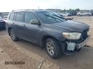 2010 Toyota Highlander SE z VIN 5TDKK3EH0AS016331, wystawiony jako IAAI lot #42007592 z przebiegiem Nie podano mil oraz . Historia ofert i sprzedaży dostępna na DreamBid. Obrazek 1.