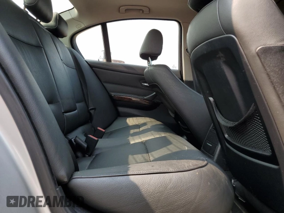 2007 BMW 3 Series 328i z VIN WBAVC53557FZ74918, wystawiony jako Copart lot #56892005 z przebiegiem 184 111 mil mil oraz Szkoda całkowita • Salvage title. Historia ofert i sprzedaży dostępna na DreamBid. Obrazek 10.