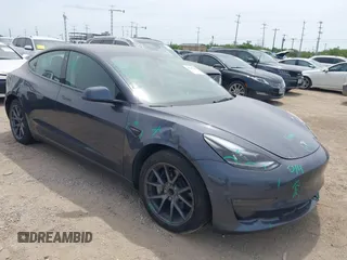 2023 Tesla Model 3 z VIN 5YJ3E1EA5PF565071, wystawiony jako IAAI lot #42232719 z przebiegiem 15 389 mil mil oraz . Historia ofert i sprzedaży dostępna na DreamBid. Obrazek 1.