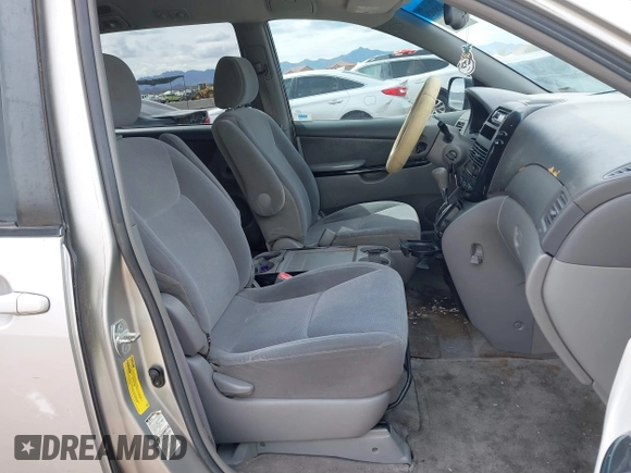 2005 Toyota Sienna LE with VIN 5TDBA23C95S052383, listed as a IAAI auction lot 41804026 with 203,429 mi miles. Bid and sale history available at carsss.com. Image 5.