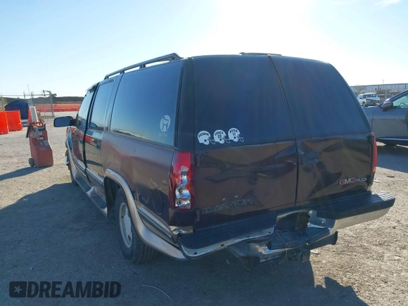 1997 GMC Suburban z VIN 1GKEC16RXVJ703491, wystawiony jako IAAI lot #41219414 z przebiegiem 362 551 mil mil oraz . Historia ofert i sprzedaży dostępna na DreamBid. Obrazek 3.