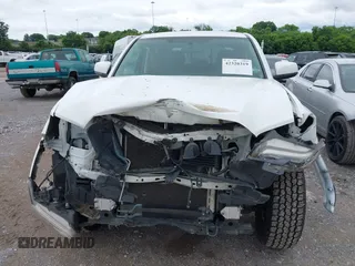 2017 Toyota Tacoma SR5 z VIN 3TMAZ5CN8HM051558, wystawiony jako IAAI lot #42320319 z przebiegiem 101 767 mil mil oraz . Historia ofert i sprzedaży dostępna na DreamBid. Obrazek 12.