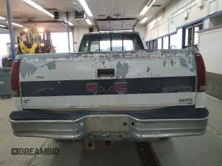 1988 GMC Sierra 2500 z VIN 2GTFK29K5J1545539, wystawiony jako Copart lot #85669174 z przebiegiem 263 730 mil mil oraz Tytuł czysty. Historia ofert i sprzedaży dostępna na DreamBid. Obrazek 6.