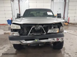 2003 Chevrolet Silverado 2500HD LS with VIN 1GCHK23133F136475, listed as a IAAI auction lot 41609322 with 233,193 mi miles. Bid and sale history available at carsss.com. Image 13.