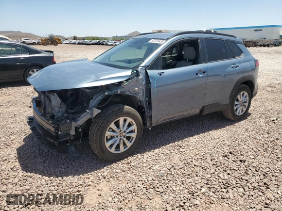 2023 Toyota Corolla Cross LE z VIN 7MUCAAAG3PV065644, wystawiony jako Copart lot #57070455 z przebiegiem 20 229 mil mil oraz Szkoda całkowita • Salvage title. Historia ofert i sprzedaży dostępna na DreamBid. Obrazek 1.