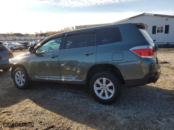 2013 Toyota Highlander with VIN 5TDZA3EH3DS041469, listed as a Copart auction lot 82552414 with 123,780 mi miles and Salvage Title. Bid and sale history available at carsss.com. Image 2.