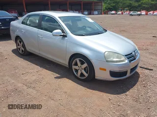 2008 Volkswagen Jetta SE with VIN 3VWRM71K68M176528, listed as a IAAI auction lot 42315777 with 197,345 mi miles and . Bid and sale history available at DreamBid. Image 1.