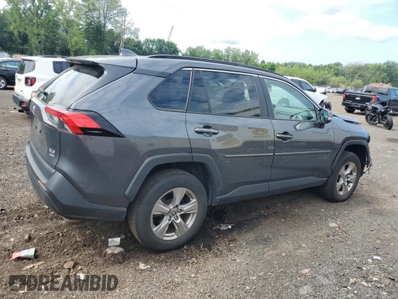 2023 Toyota RAV4 XLE z VIN 2T3P1RFV3PW329946, wystawiony jako Copart lot #63818595 z przebiegiem 45 428 mil mil oraz Szkoda całkowita • Salvage title. Historia ofert i sprzedaży dostępna na DreamBid. Obrazek 3.