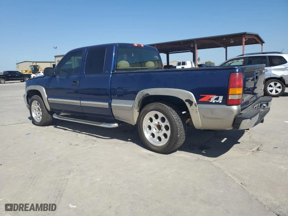 2000 GMC Sierra 1500 with VIN 2GTEK19V0Y1191908, listed as a Copart auction lot 77586904 with 332,017 mi miles and Salvage Title. Bid and sale history available at carsss.com. Image 2.