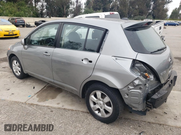 2010 Nissan Versa S z VIN 3N1BC1CPXAL467982, wystawiony jako Copart lot #58525655 z przebiegiem 139 088 mil mil oraz Szkoda całkowita • Salvage title. Historia ofert i sprzedaży dostępna na DreamBid. Obrazek 2.