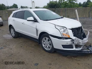 2016 Cadillac SRX Luxury Collection z VIN 3GYFNBE3XGS562222, wystawiony jako IAAI lot #42226940 z przebiegiem 122 160 mil mil oraz . Historia ofert i sprzedaży dostępna na DreamBid. Obrazek 1.