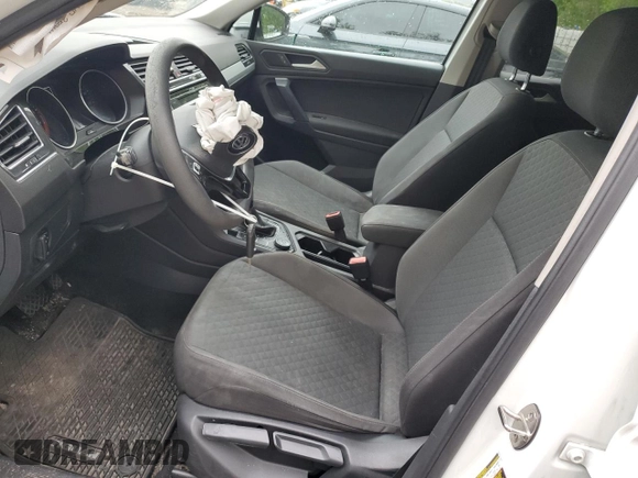 2019 Volkswagen Tiguan S z VIN 3VV0B7AX4KM034250, wystawiony jako Copart lot #60025375 z przebiegiem 116 778 mil mil oraz Czysty tytuł • Clean title. Historia ofert i sprzedaży dostępna na DreamBid. Obrazek 7.