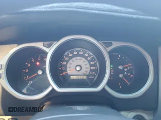 2005 Toyota 4Runner SR5 z VIN JTEZU14R558027967, wystawiony jako Copart lot #70838584 z przebiegiem 151 101 mil mil oraz Czysty tytuł • Clean title. Historia ofert i sprzedaży dostępna na DreamBid. Obrazek 9.